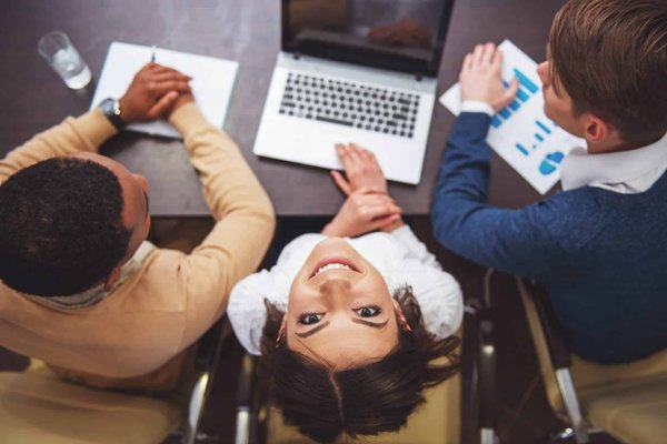 Quels sont les avantages de l'outplacement pour l'employeur et le salarié ?